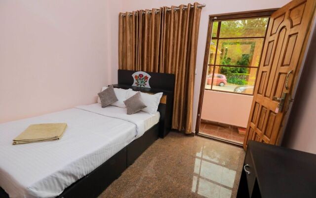 Adona Residency - Hostel