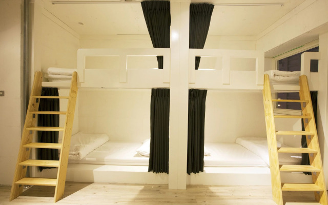Mr Lobster's Secret Den Design Hostel