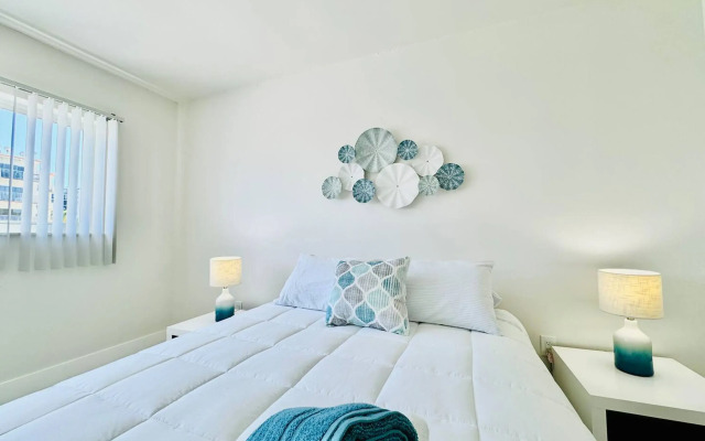 Waterfront 1BR Parking Walk to the Beach