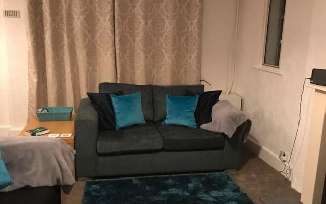 Chic Holiday Home in Manchester near Sheen Gardens