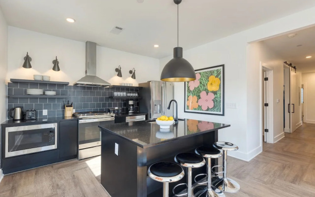 The Carter 305 by Avantstay 4BR Balcony