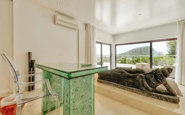 Holiday Home With Stunning Infinity Pool
