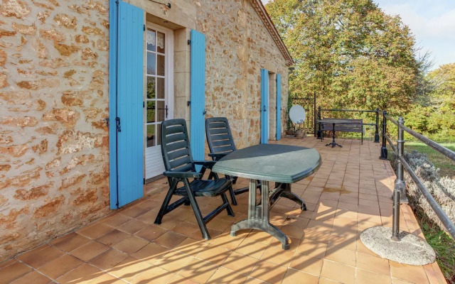 Authentic Holiday Home in Puy-l'evêque With Swimming Pool