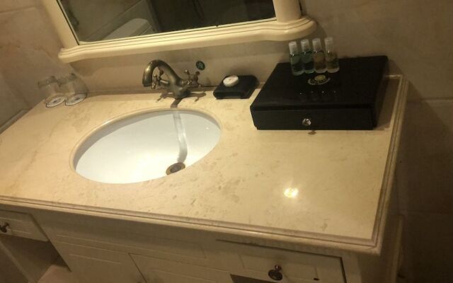 Yi Jiangnan Holiday Hotel