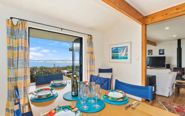 Taste Of Paradise with WiFi!- Mangawhai Heads Holiday Home – Guest Rooms – Mangawhai Heads