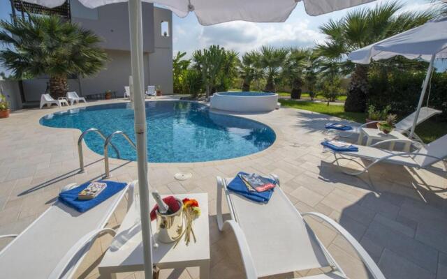 Luxury Xenos Villa 2 With 4 Bedrooms , Private Swimming Pool, Near The Sea