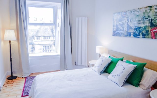 Newly Furnished Flat on Leith Walk, Sleeps 4