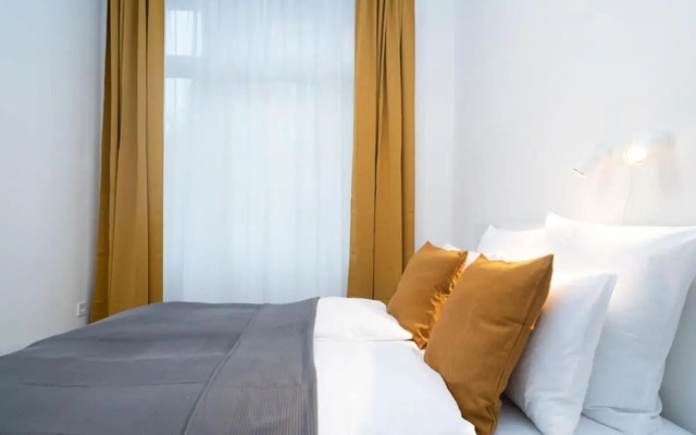 Modern stylish studio at central location