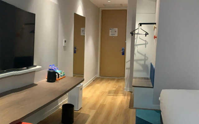Holiday Inn Express Shanghai Kangqiao by IHG