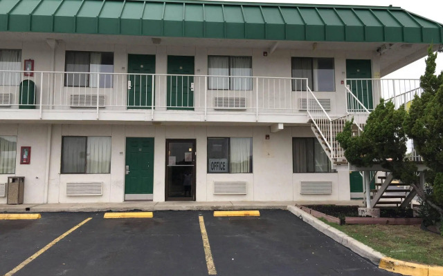 Q Lodging Motel