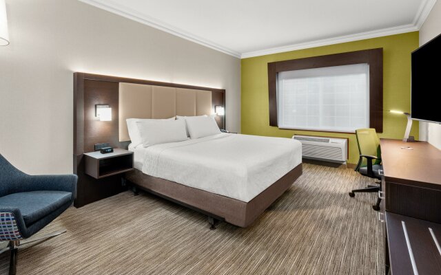 Holiday Inn Express & Suites Klamath, an IHG Hotel