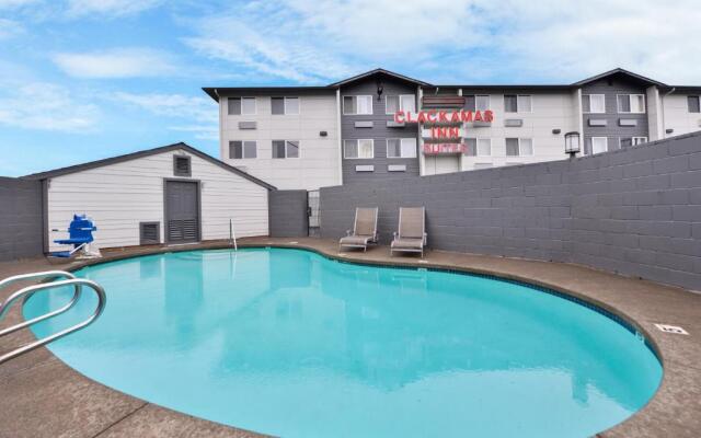 Clackamas Inn & Suites