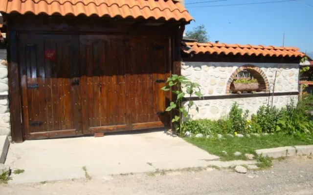 Guesthouse Damyanova Kushta