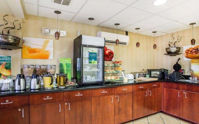 Hibiscus Inn & Suites