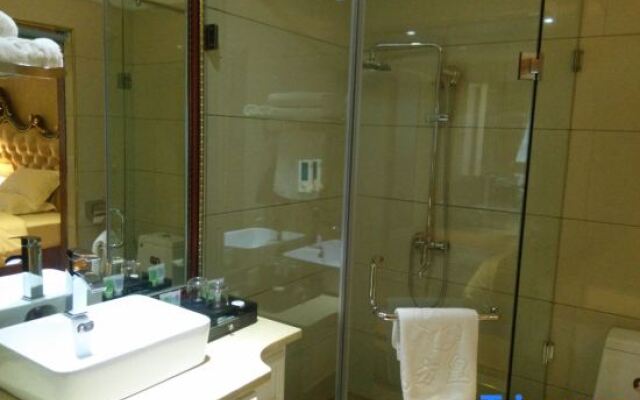 Oriental Crown Holiday Hotel