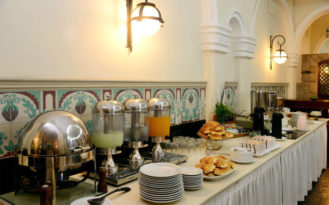 Muñiz Hotel