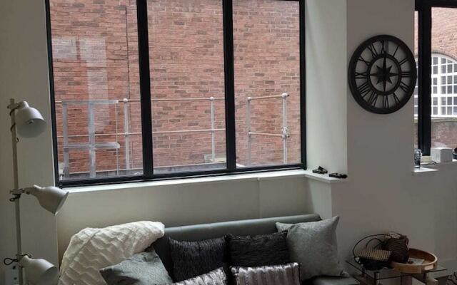 Central 1 BD Apartment