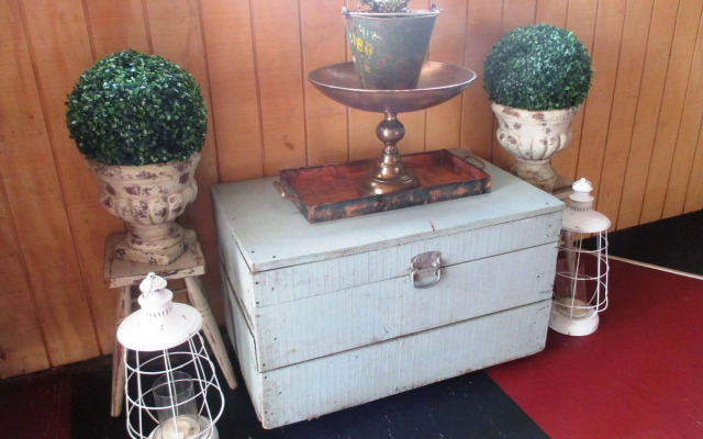 Fat Owl Motel, Bar & Eatery