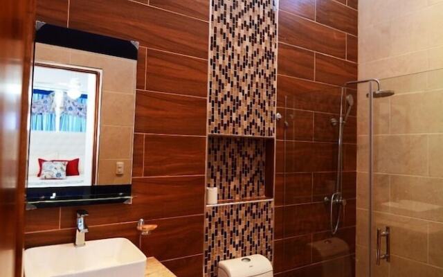 Modern House Pool AC WiFi
