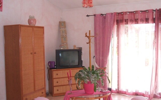 Stunning home in Chateaurenard w/ Outdoor swimming pool, WiFi and Outdoor swimming pool