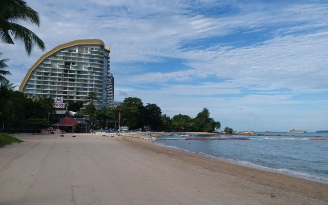 The Riviera Wongamat Hong Apartment