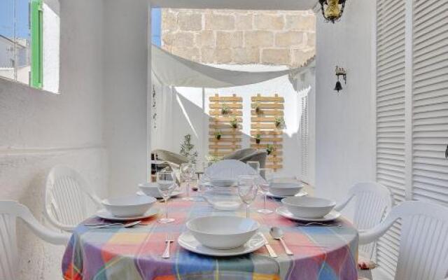 Pilar House
