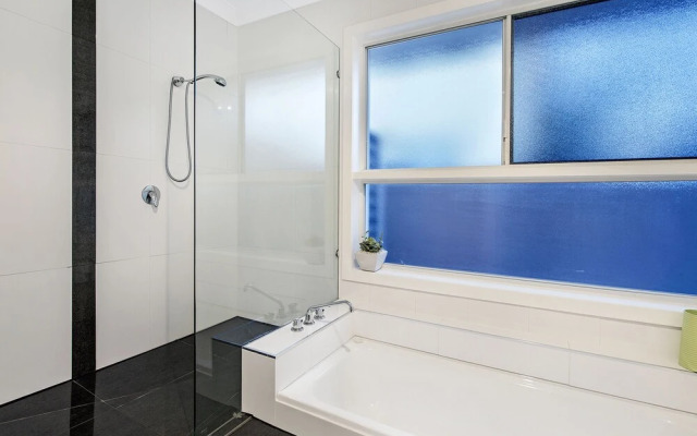 Sunrise Executive 5 Bedroom Home