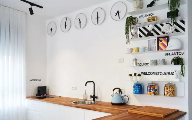 Yehuda Market Suite