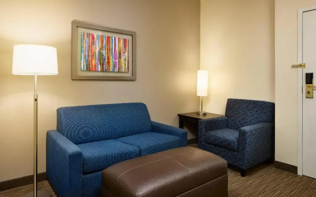 Holiday Inn Express & Suites Alpharetta - Windward Parkway by IHG