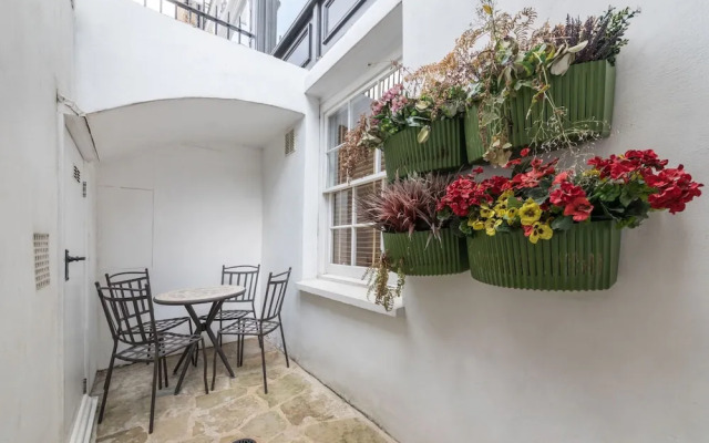 Home For All - Fitzrovia - by Frankie Says