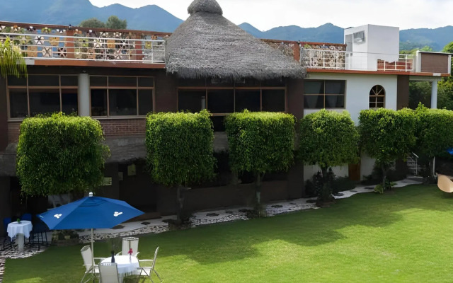 Paradise Hotel Boutique & Lounge