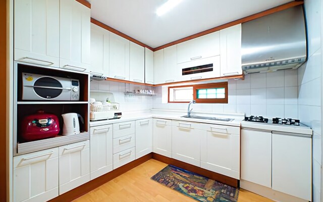 Hongcheon White House Pension