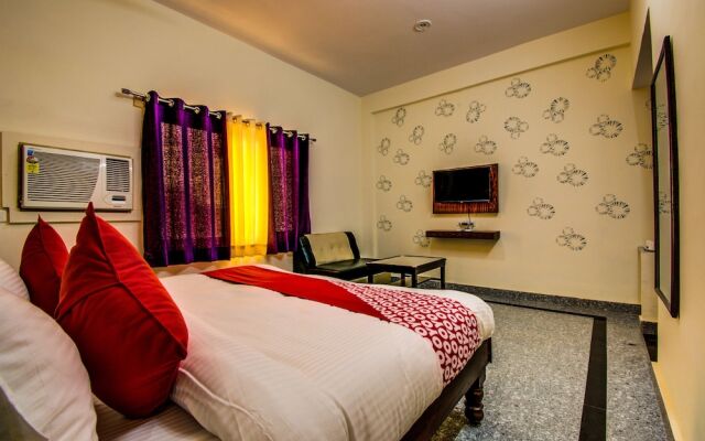 OYO 16578 RS Palace