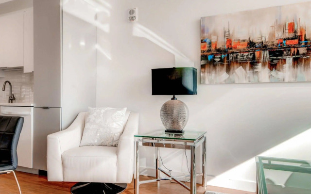 Global Luxury Suites at The Financial District
