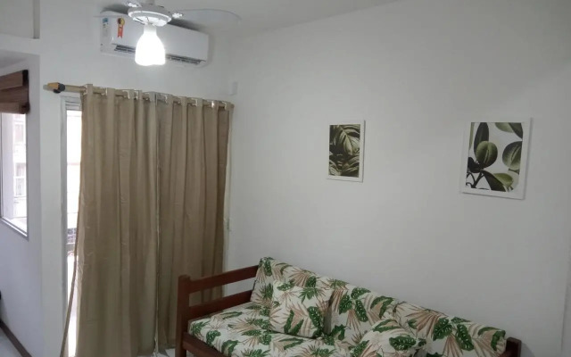 Flat no Farol da Barra 129