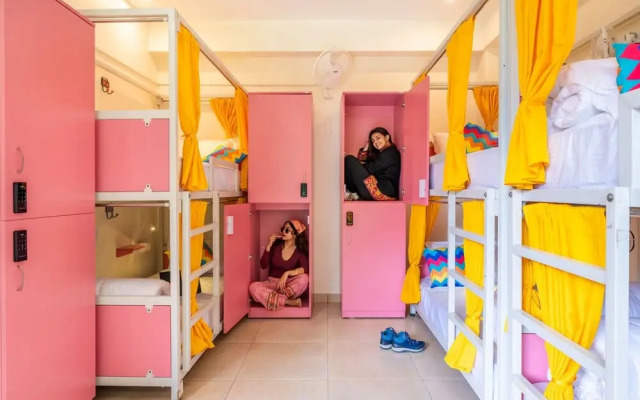 goSTOPS PLUS Kasol Manikaran Road, Bar and Hostel