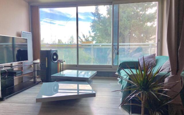 Apt Golfe Juan - 5min des plages - Parking privée - Piscine Rooftop