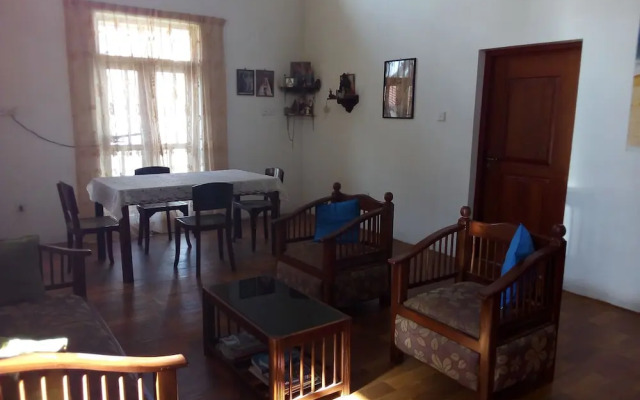 Daisy villa
