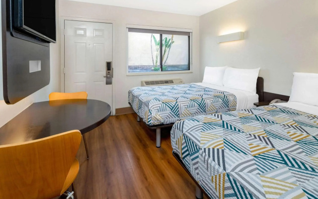 Motel 6 Santa Barbara, CA - State Street