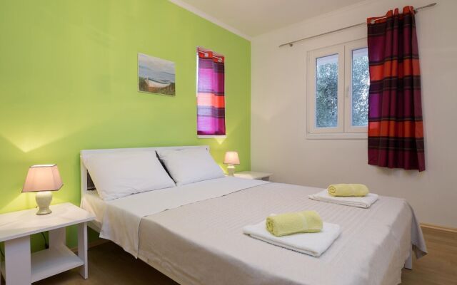 3 - Modern Apartment With Garden, 80m From Beach