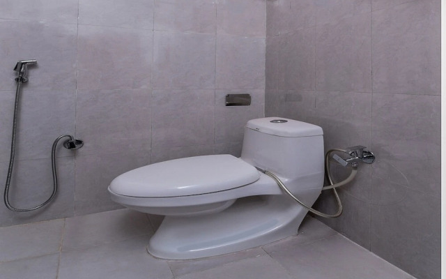 Golden Plaza By OYO Rooms