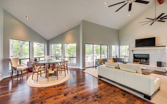 Waterfront Seguin Lake House Near Downtown