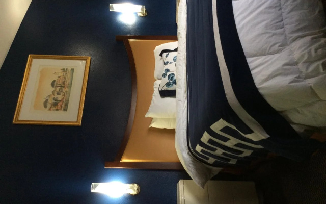 Crown Motel