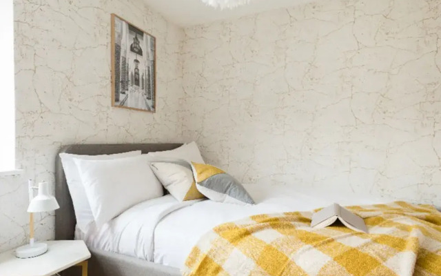 The Century Chalet - Contemporary 2bdr with Parking