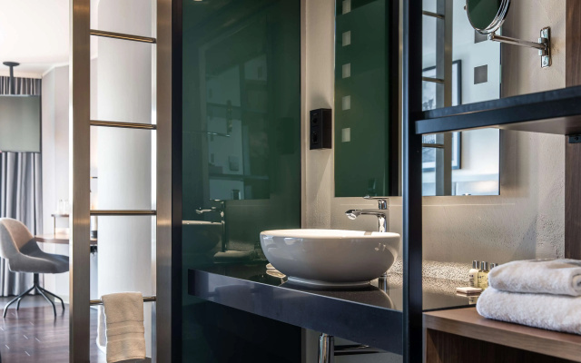 Radisson Hotel Zurich Airport - Image 7