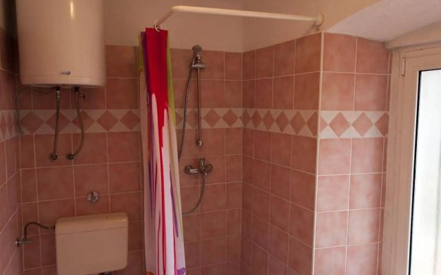 Guest House Floreus Cres