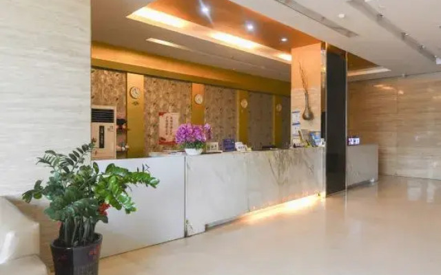 Plato Holiday Hotel