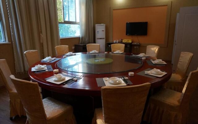 Nanjing Lukou Bianfang Hotel