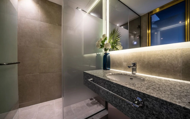 Hotel the Castle Sincheon