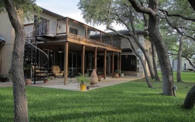 Live Oaks Bed and Breakfast